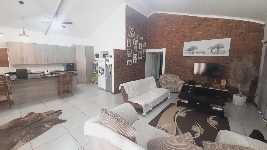 6 Bedroom Property for Sale in Kameeldrift-Wes North West